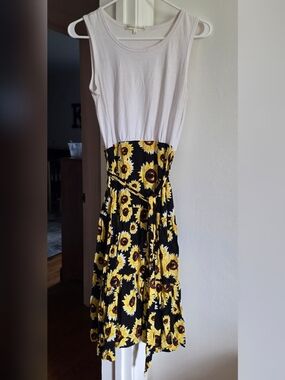 Madison + Hudson Floral Midi Dress in White & Black Size Small